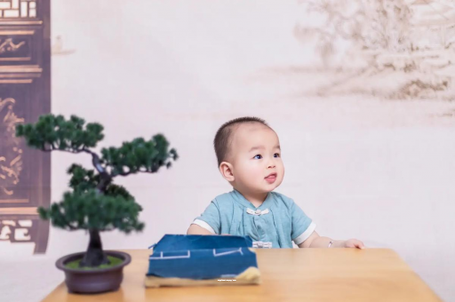 桐城怀孕肚子中间凹两边凸